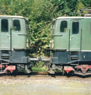 E251.001 und 002 am 29.09.2002 im Bahnhof Rbeland